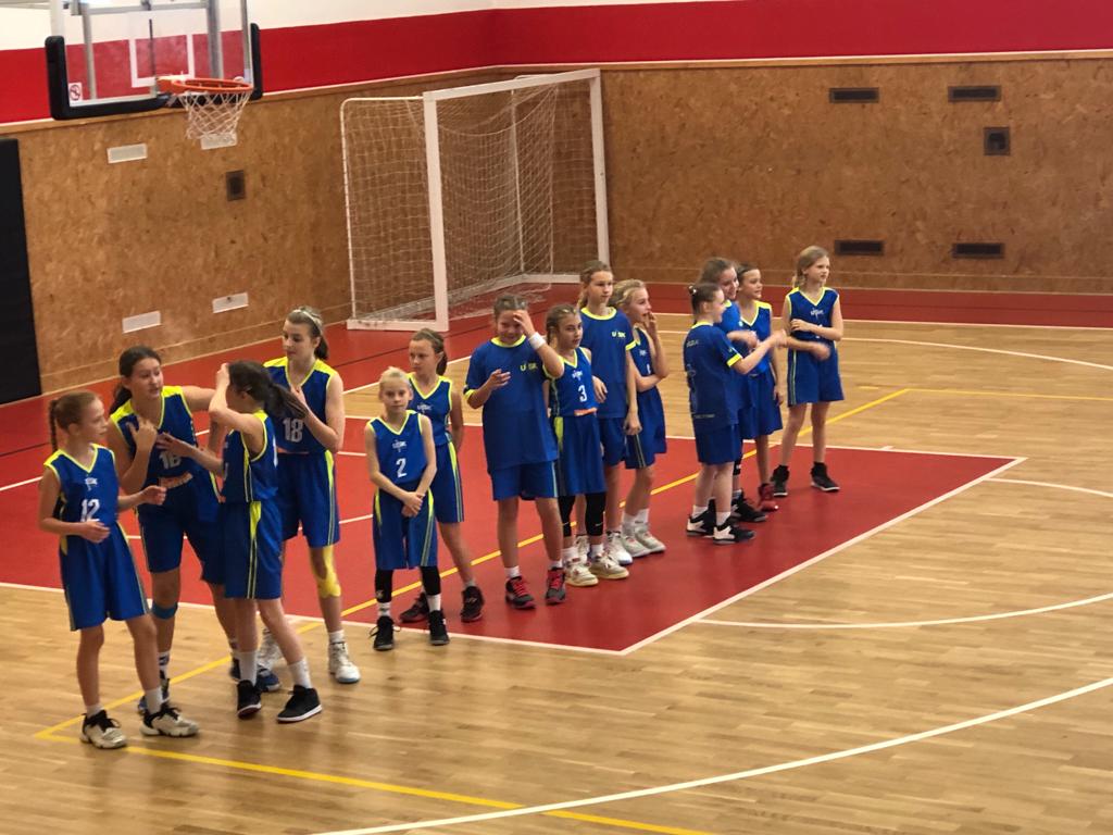 Pochvalu si zaslouží Šárka Schniderová, za obrovskou černou práci v obraně a Alžběta Bísková za zvládnutí sobotní role tahouna týmu.